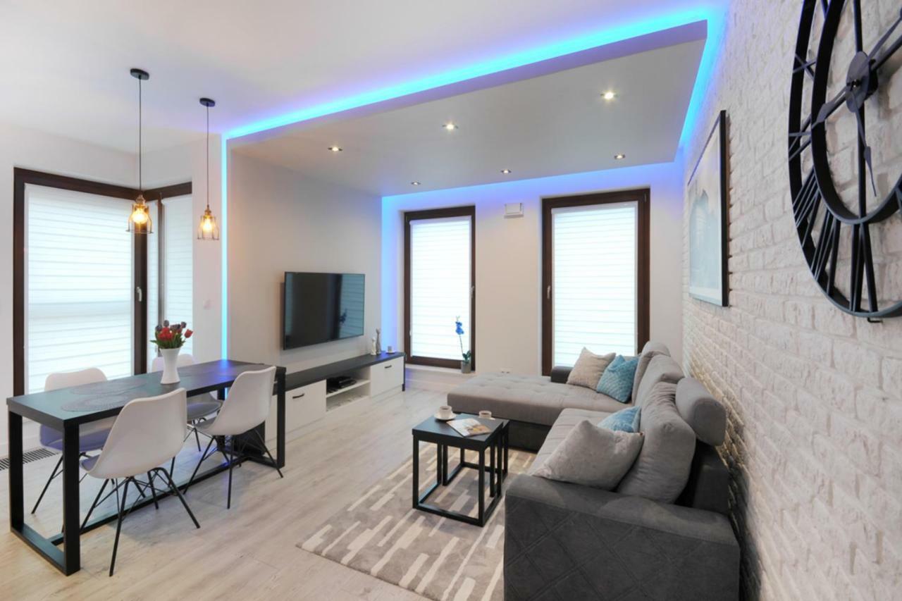 P&O Serviced Apartments Solec Warschau Buitenkant foto