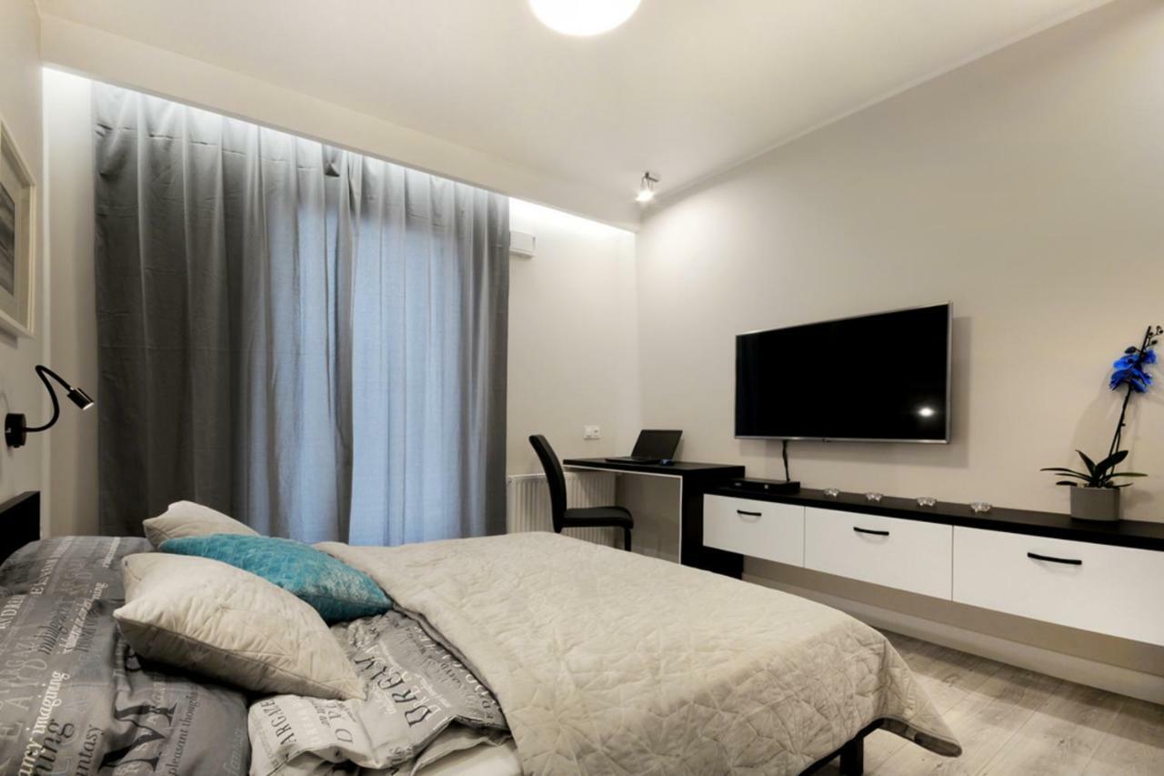 P&O Serviced Apartments Solec Warschau Buitenkant foto
