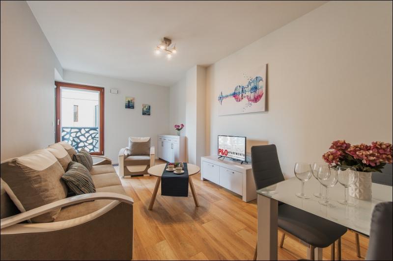 P&O Serviced Apartments Solec Warschau Buitenkant foto