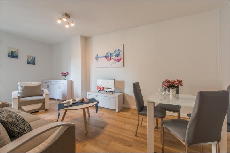 P&O Serviced Apartments Solec Warschau Buitenkant foto