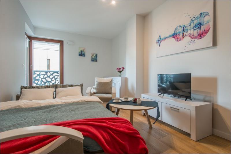 P&O Serviced Apartments Solec Warschau Buitenkant foto